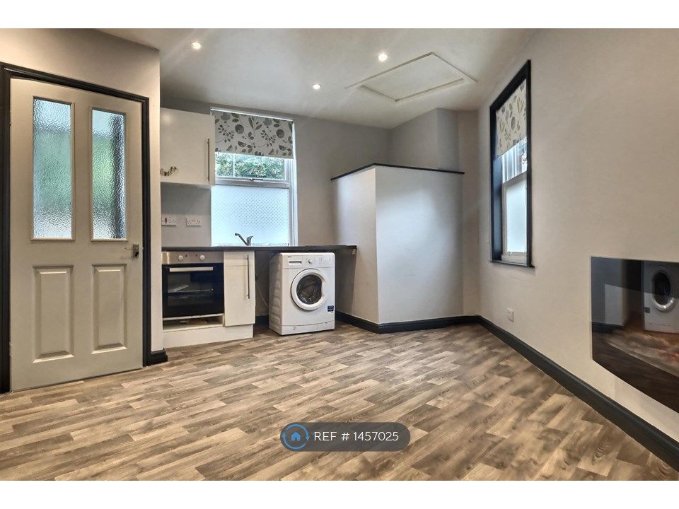 Studio to rent in Flanshaw Lane, Wakefield WF2 Zoopla