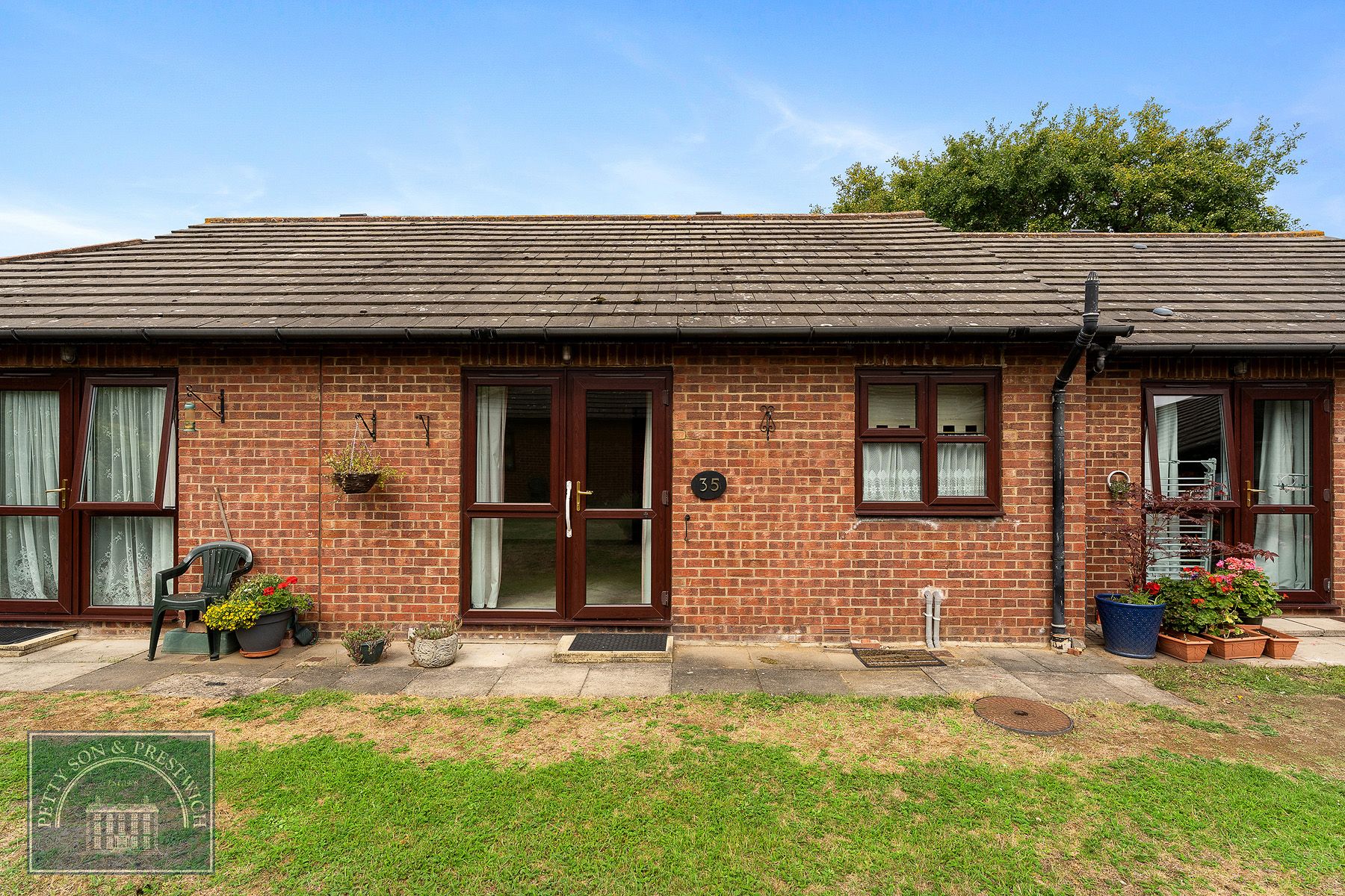 1 bed terraced bungalow for sale in Nightingale Lane, London E11 Zoopla