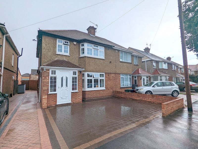 3 bed property to rent in Orchard Avenue, Feltham TW14 Zoopla