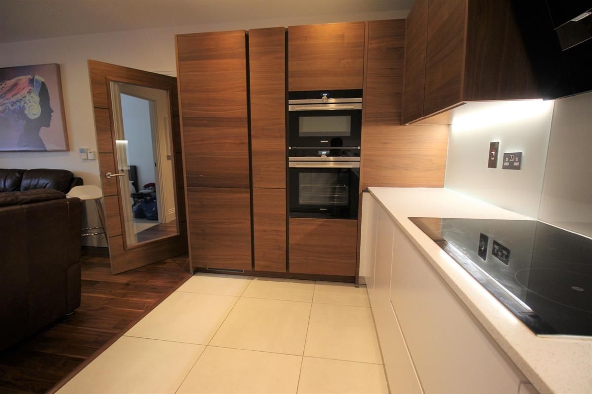 Flat, Hurley Court, High Road, London N12  