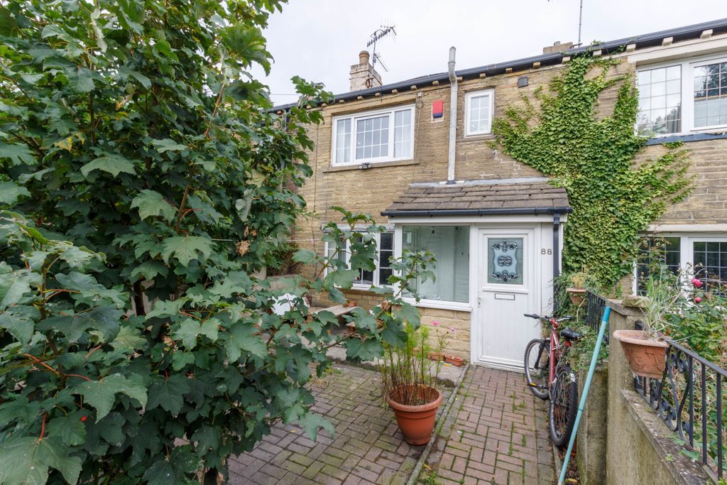 2 bed cottage for sale in Southfield Lane, Bradford BD5 Zoopla