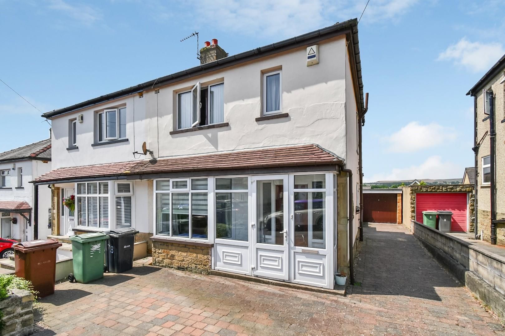 3 bed semidetached house for sale in Oxford Avenue, Guiseley, Leeds LS20 Zoopla