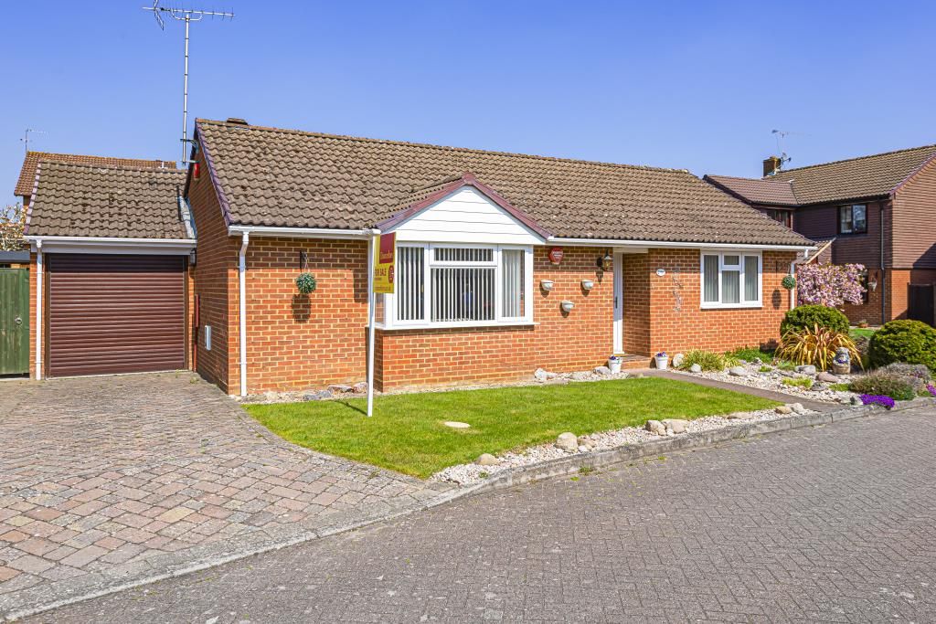 3 bed detached bungalow for sale in Lightwater, Surrey GU18 Zoopla