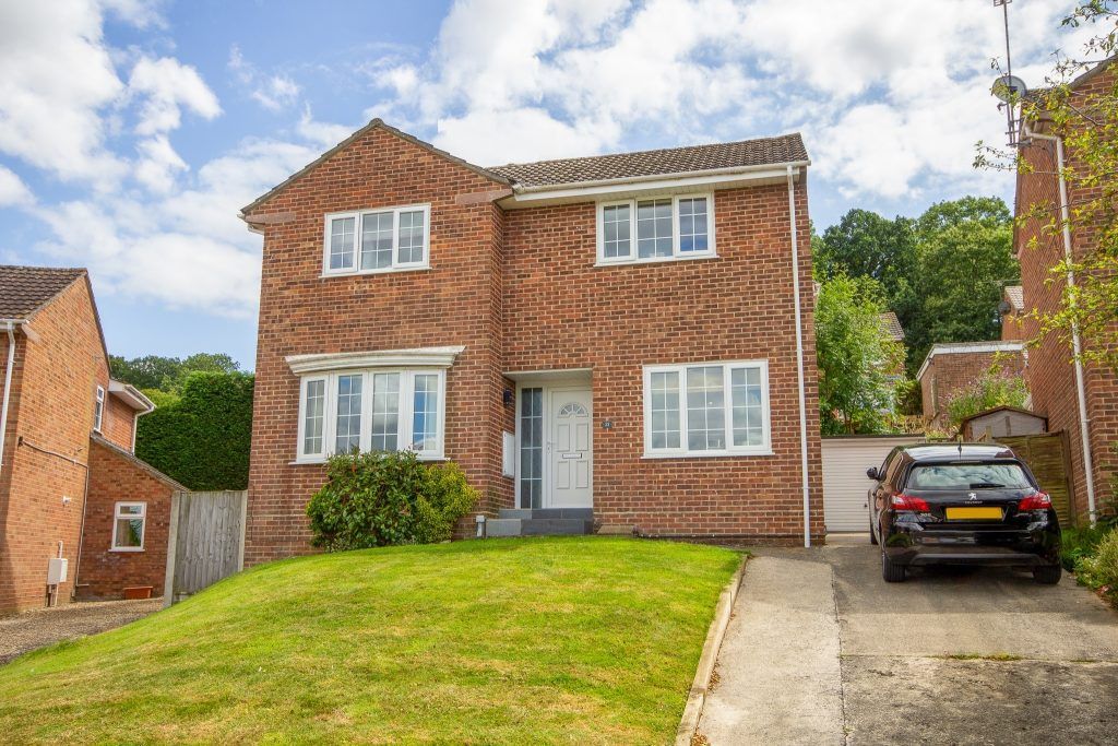 4 bed detached house for sale in Cypress Drive, Yeovil BA20 Zoopla