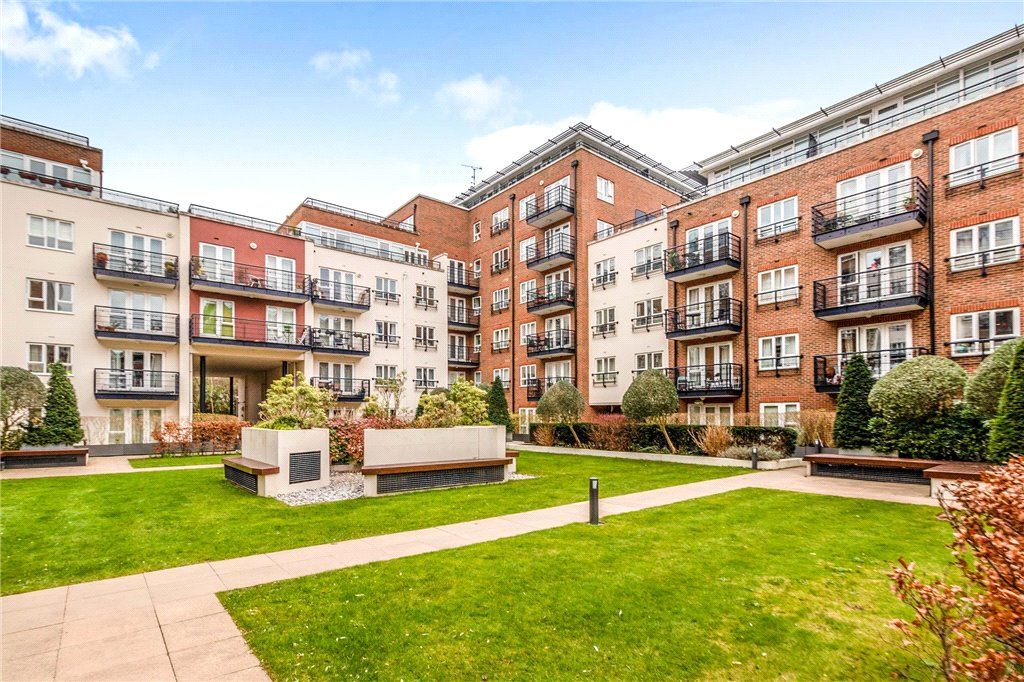 3 bed flat for sale in Earlsfield House, Royal Quarter, Seven Kings Way