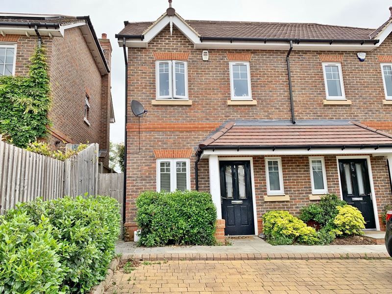 3 bed semidetached house for sale in Hatch Place Mews, Cookham SL6