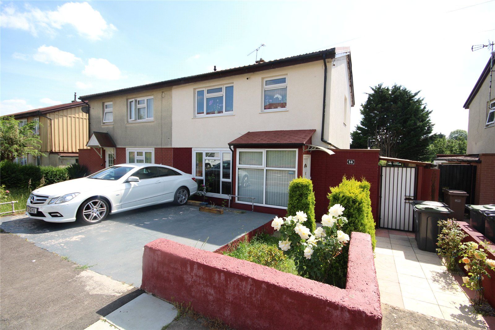 Dovehouse Hill, Luton, Bedfordshire LU2  