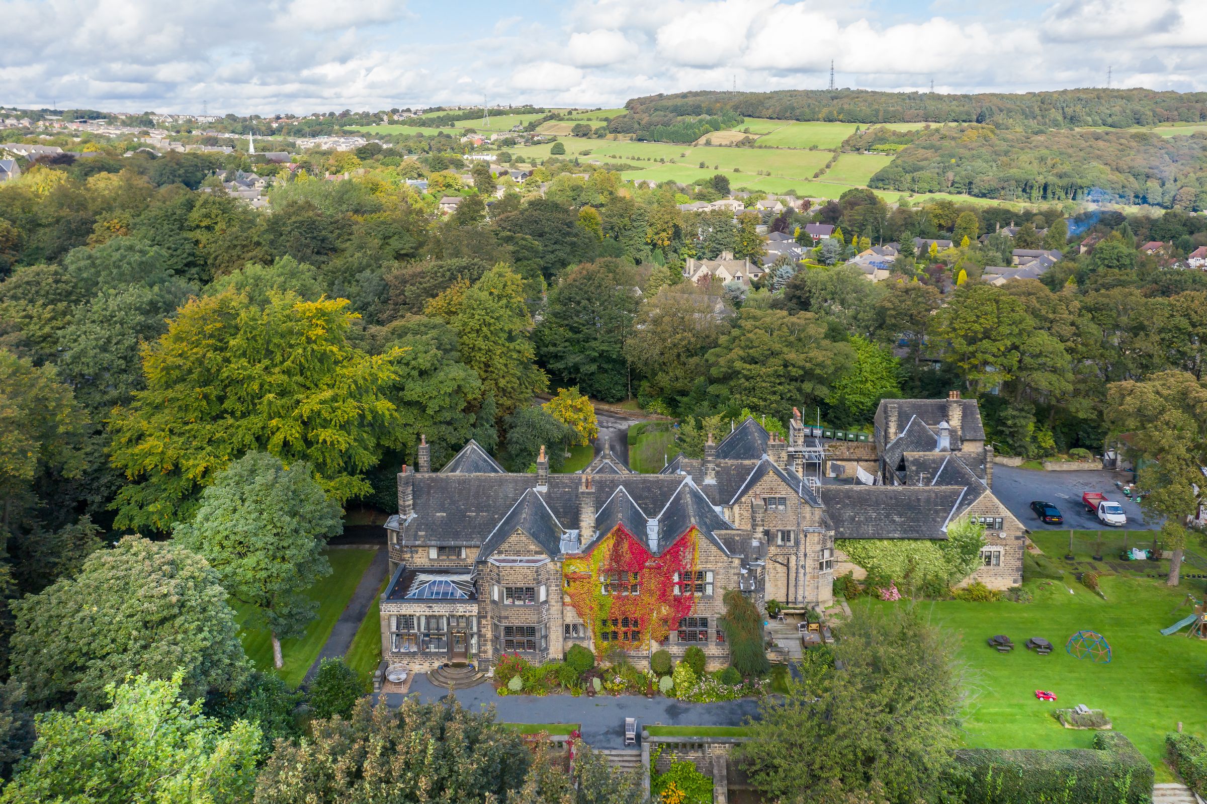 Halifax Road, Edgerton, Huddersfield HD3