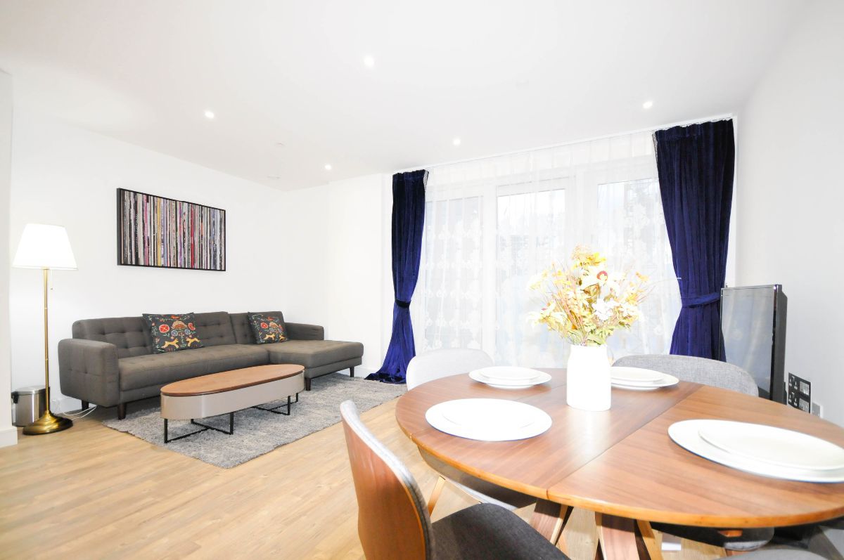 2 bed flat to rent in Collet House, 50, Wandsworth Road, London SW8