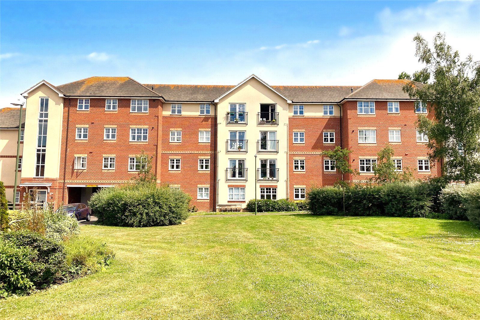 2 bed flat to rent in Butts Mead, Wick, Littlehampton, West Sussex BN17