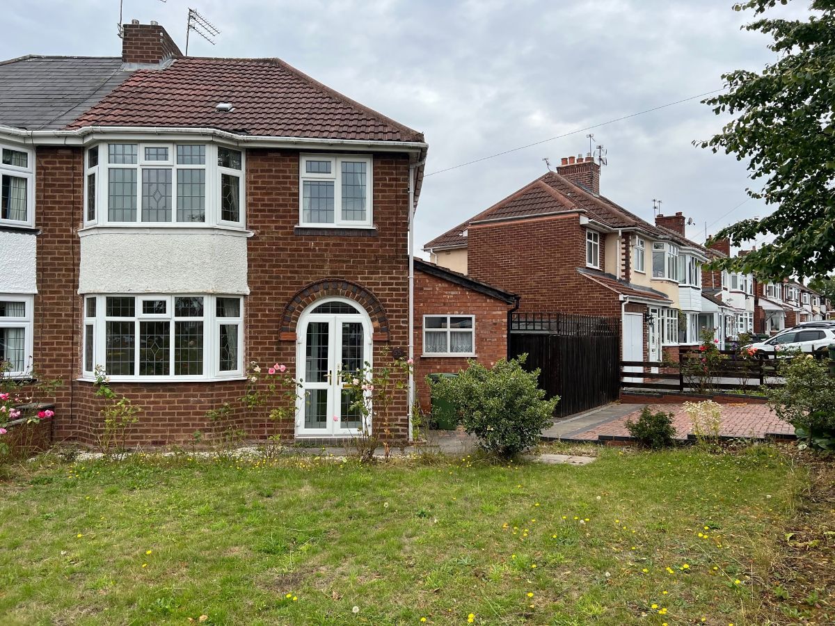 3 bed semidetached house to rent in Kingsway Road, Wednesfield
