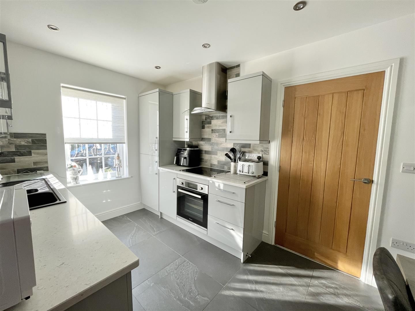 3 bed semidetached house for sale in Mansion Gardens, Penllergaer