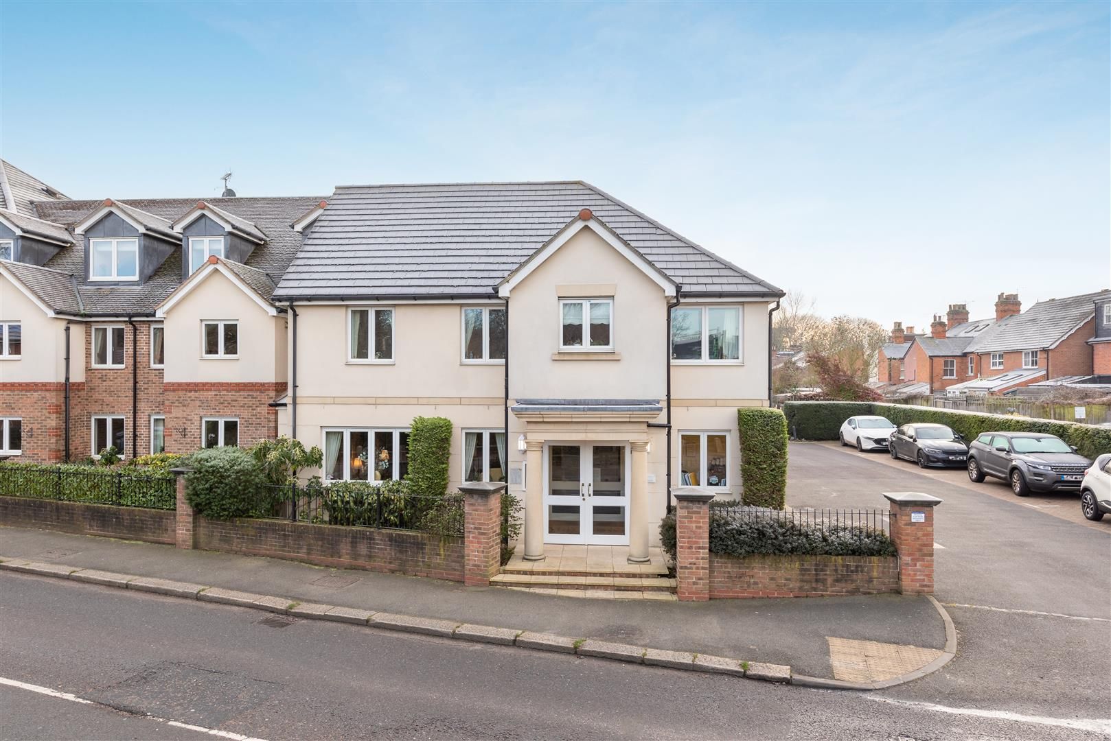 1 bed property for sale in Station Road, Addlestone KT15 Zoopla