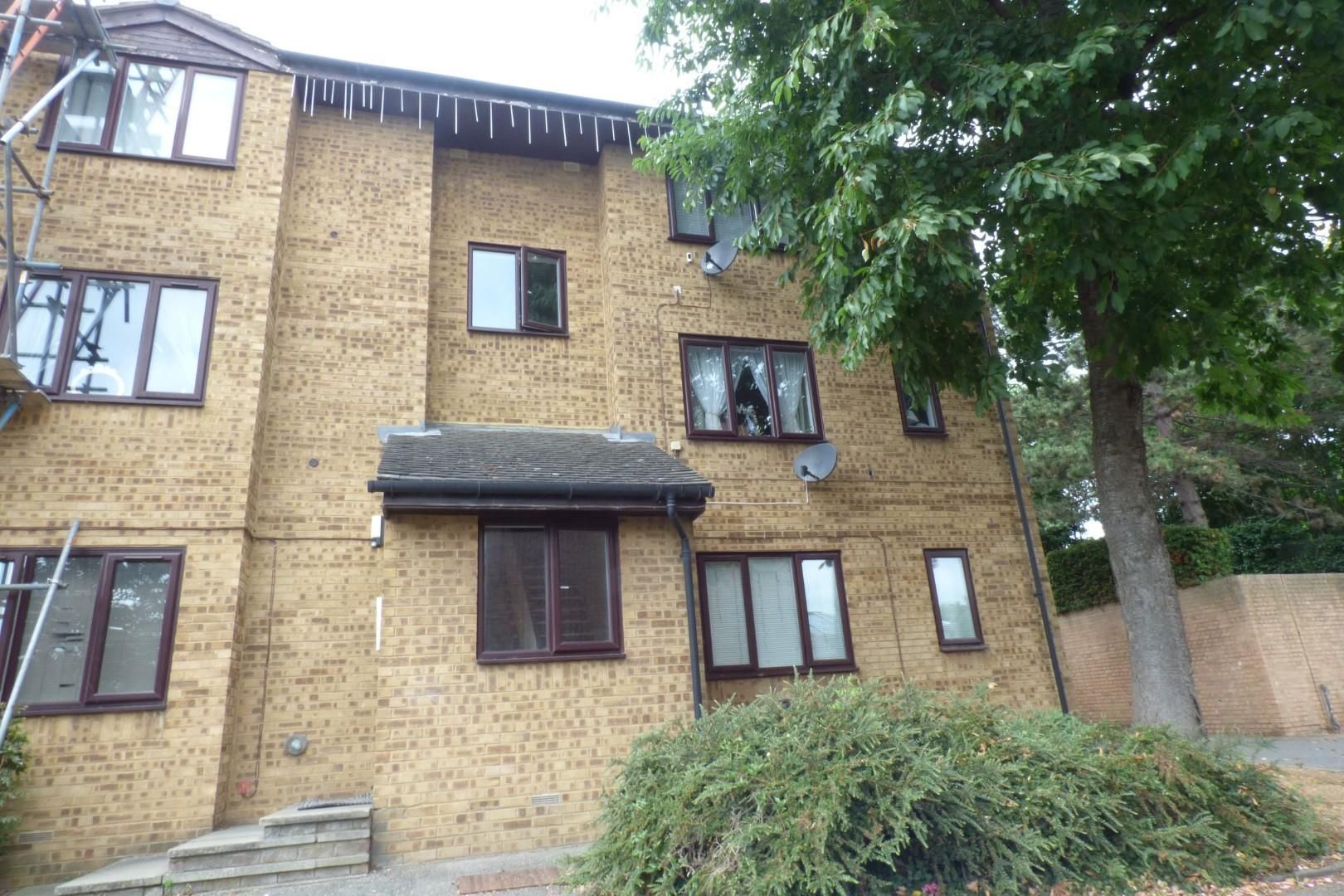 Studio to rent in Dial Close, Greenhithe DA9 Zoopla