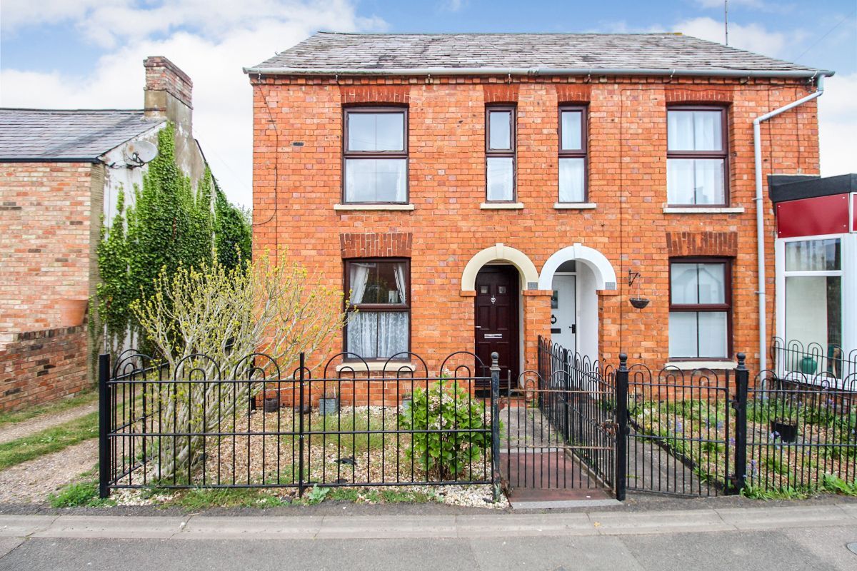 3 bed semidetached house for sale in High Street, Cranfield, Bedford