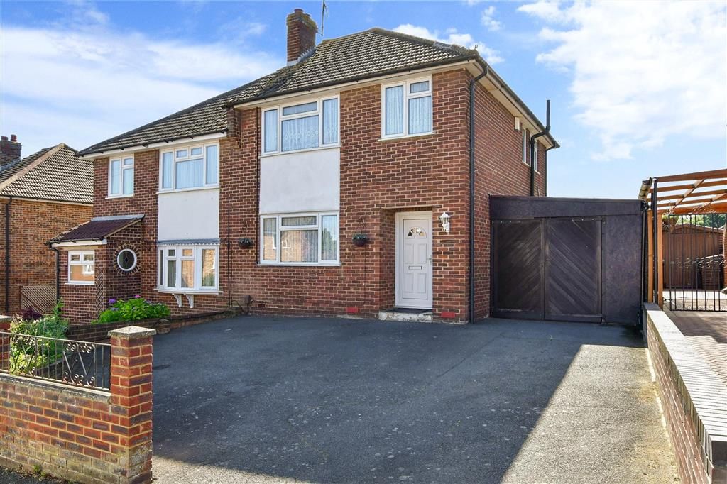 3 bed semidetached house for sale in Taylor Road, Snodland, Kent ME6