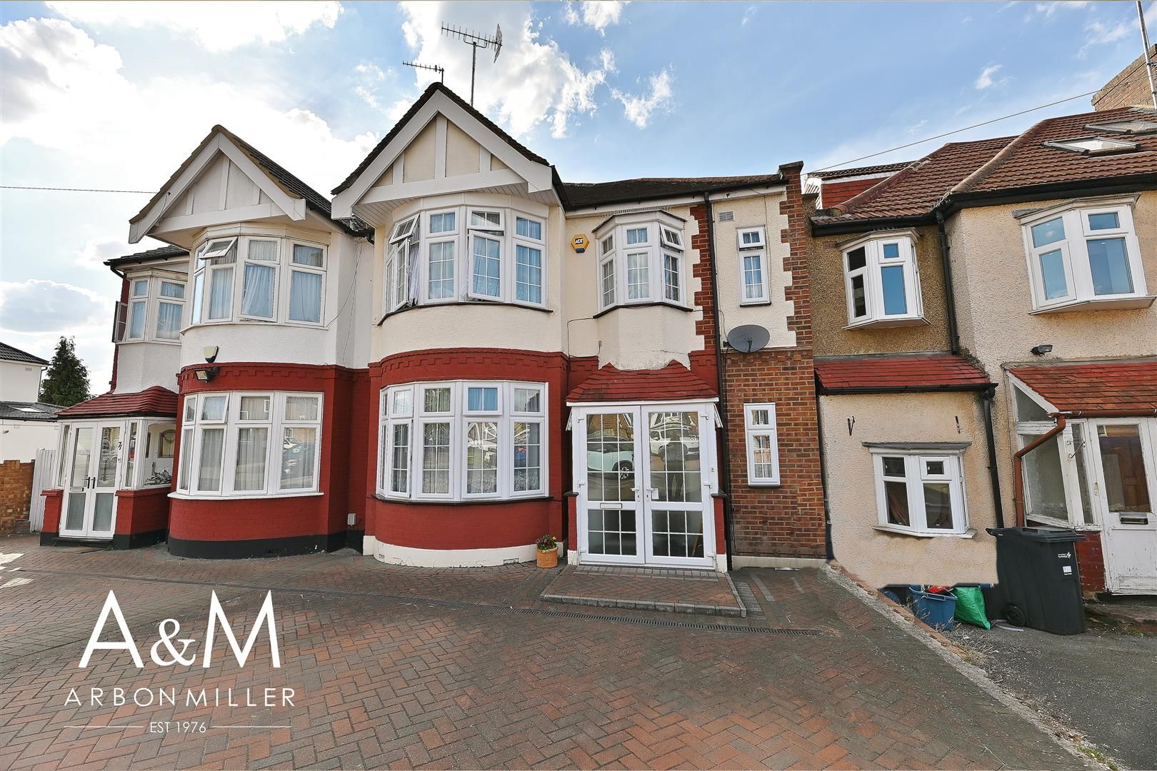 3 bed property for sale in Stoneleigh Road, Clayhall, Ilford IG5 Zoopla