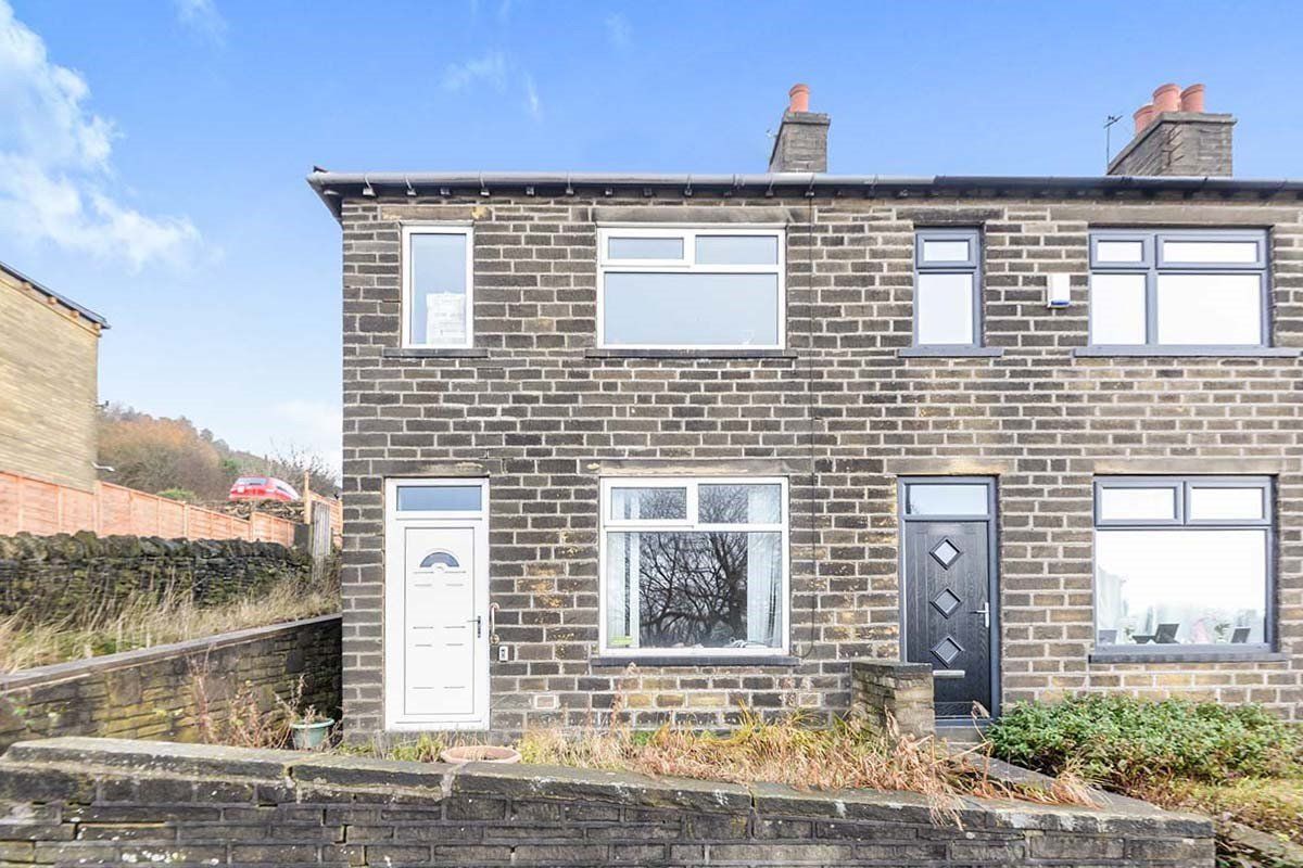 3 bed end terrace house for sale in Boothtown Road, Halifax, West