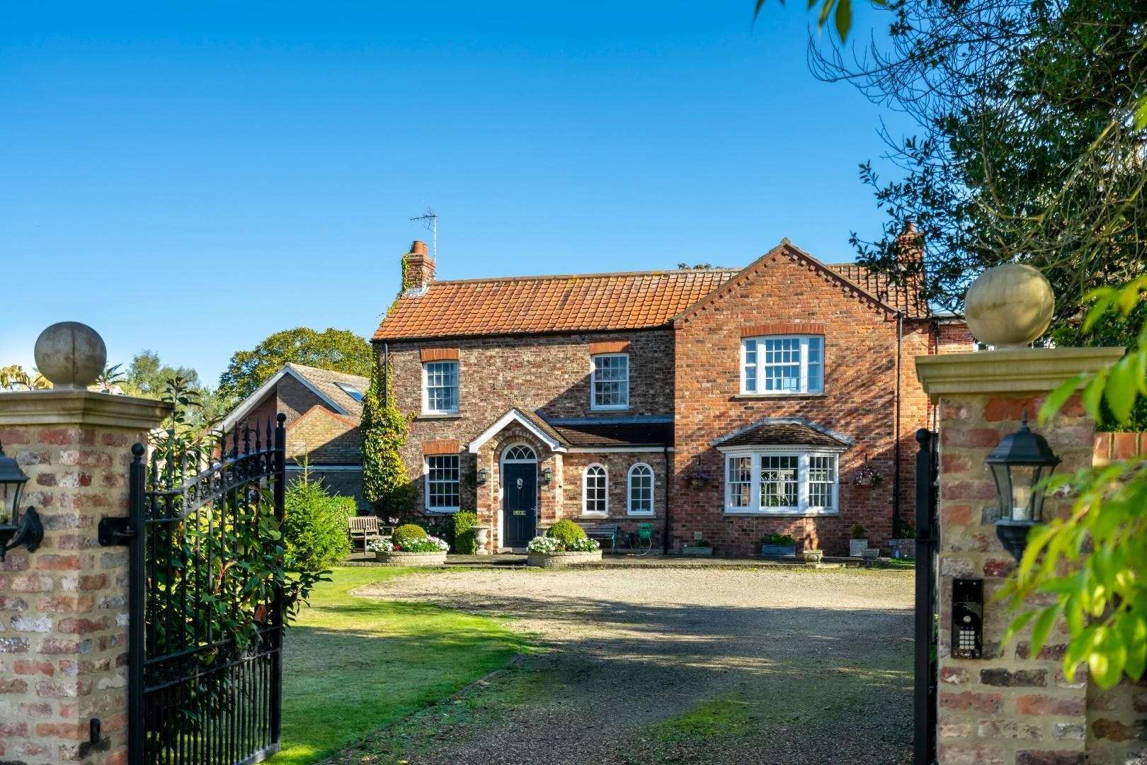 5 bed detached house for sale in Common Lane, Warthill, York YO19 Zoopla