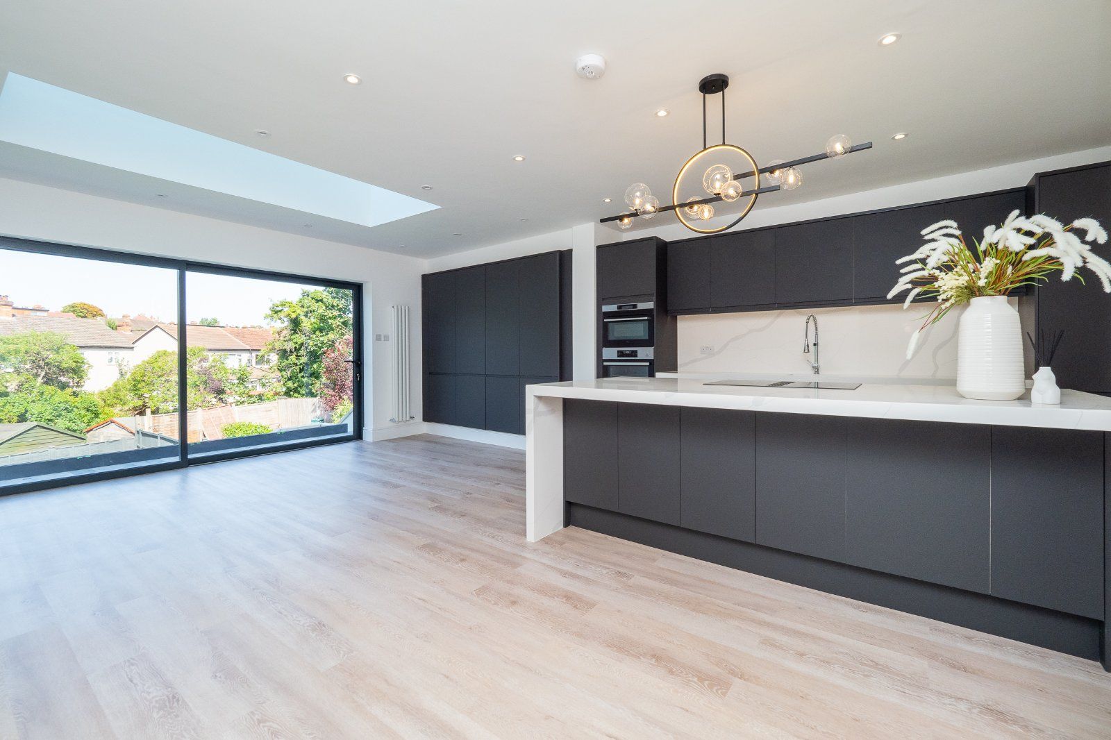 5 bed semidetached house for sale in Banstead Road, Carshalton SM5