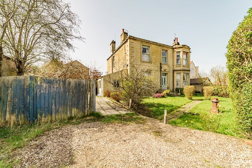 Earles Avenue, Huddersfield, West Yorkshire HD5  