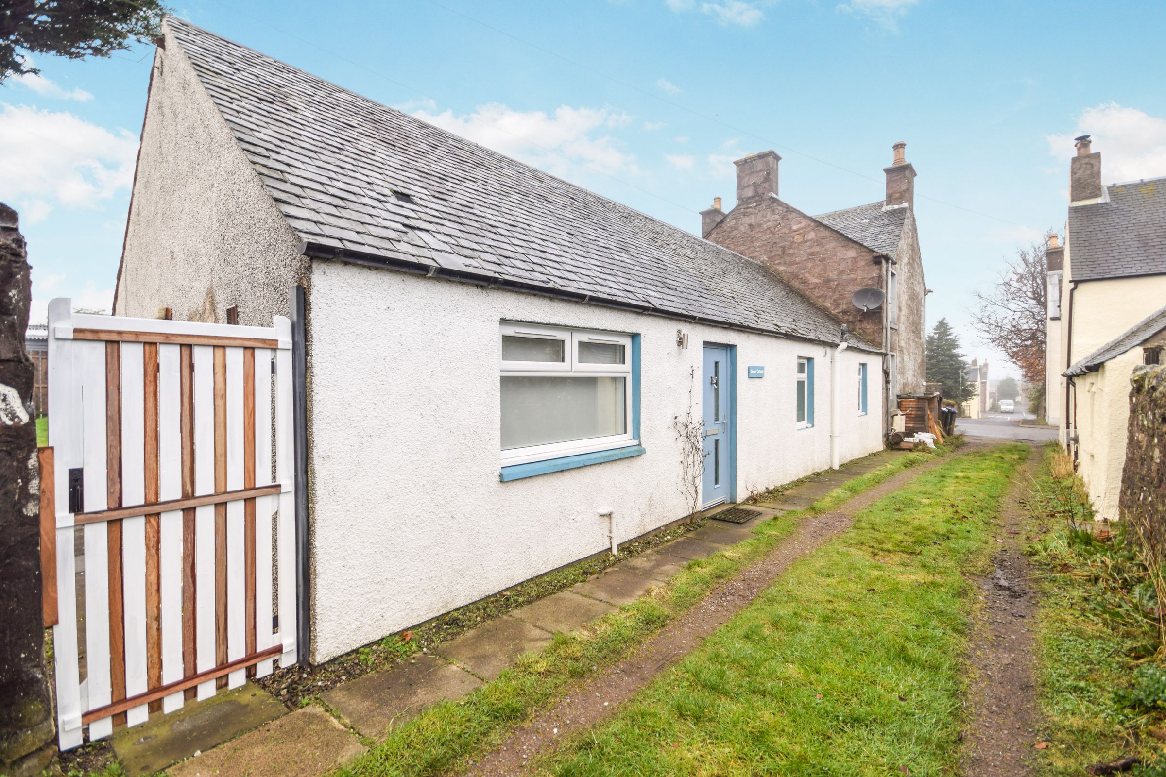3 bed semidetached bungalow for sale in Stirling Street, Blackford