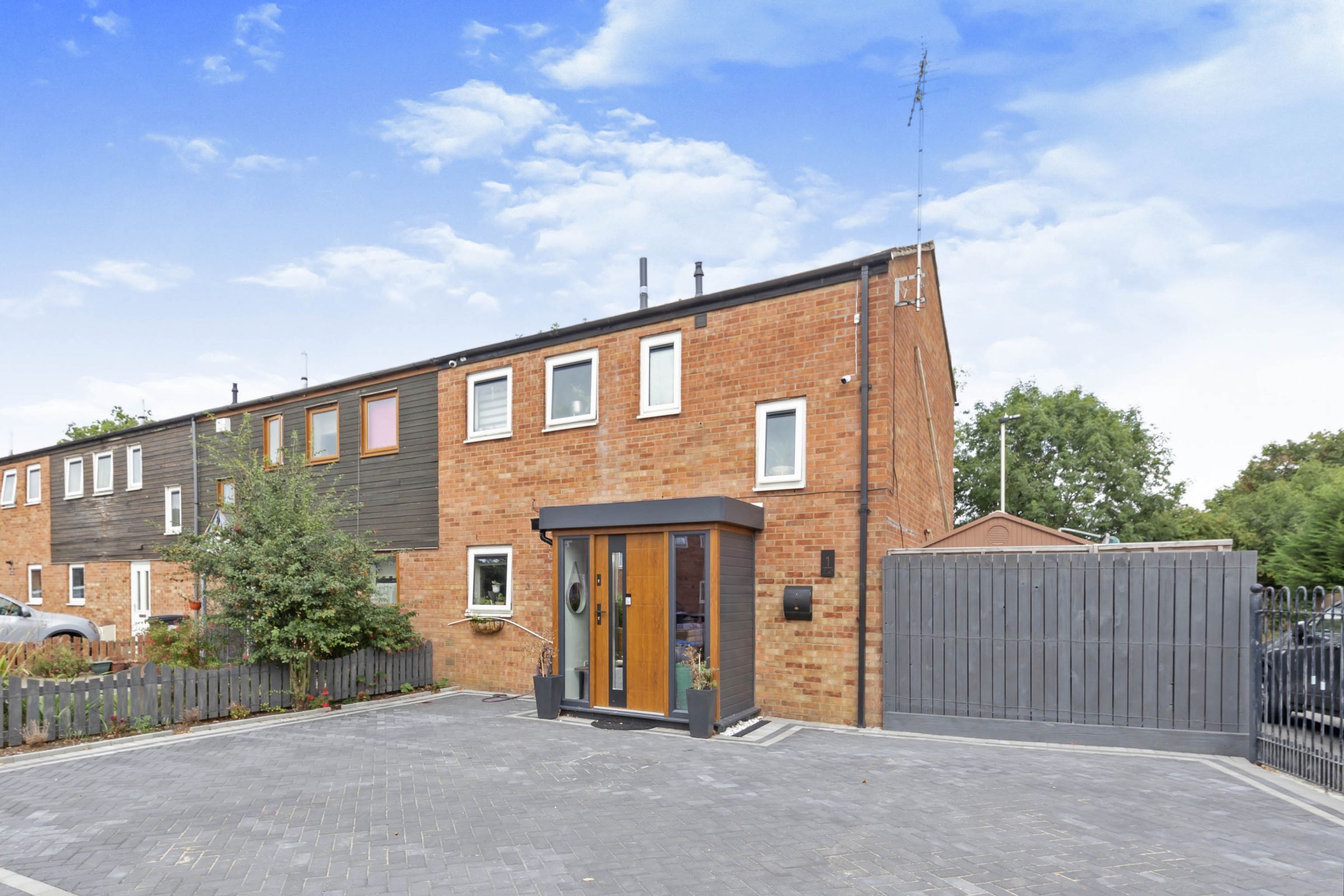 4 bed end terrace house for sale in Fowler Close, Beaumont Leys