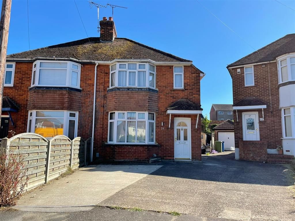 3 bed semidetached house for sale in Hawthorn Road, Sittingbourne