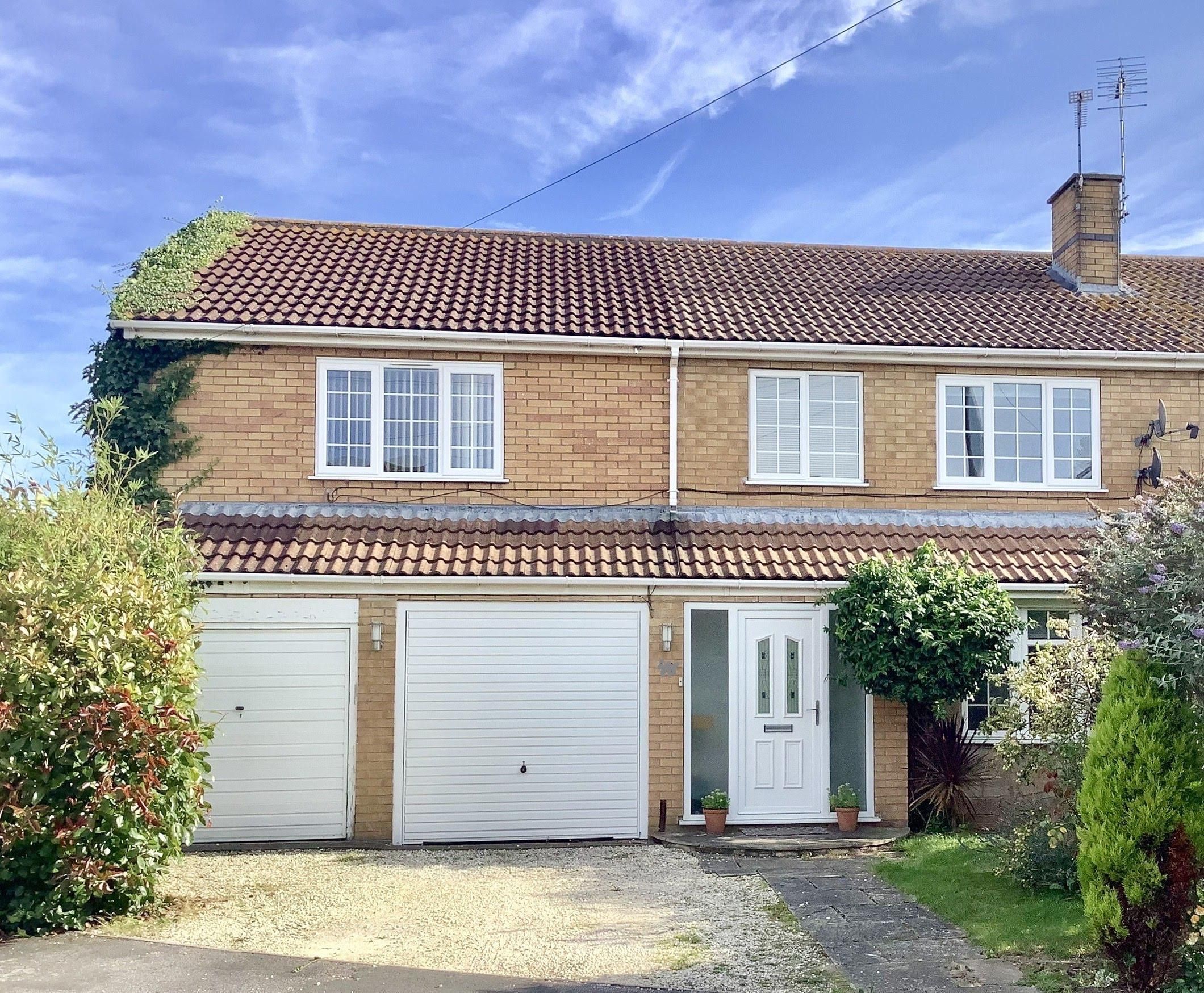 4 bed semidetached house to rent in Spennymoor Close, North Hykeham