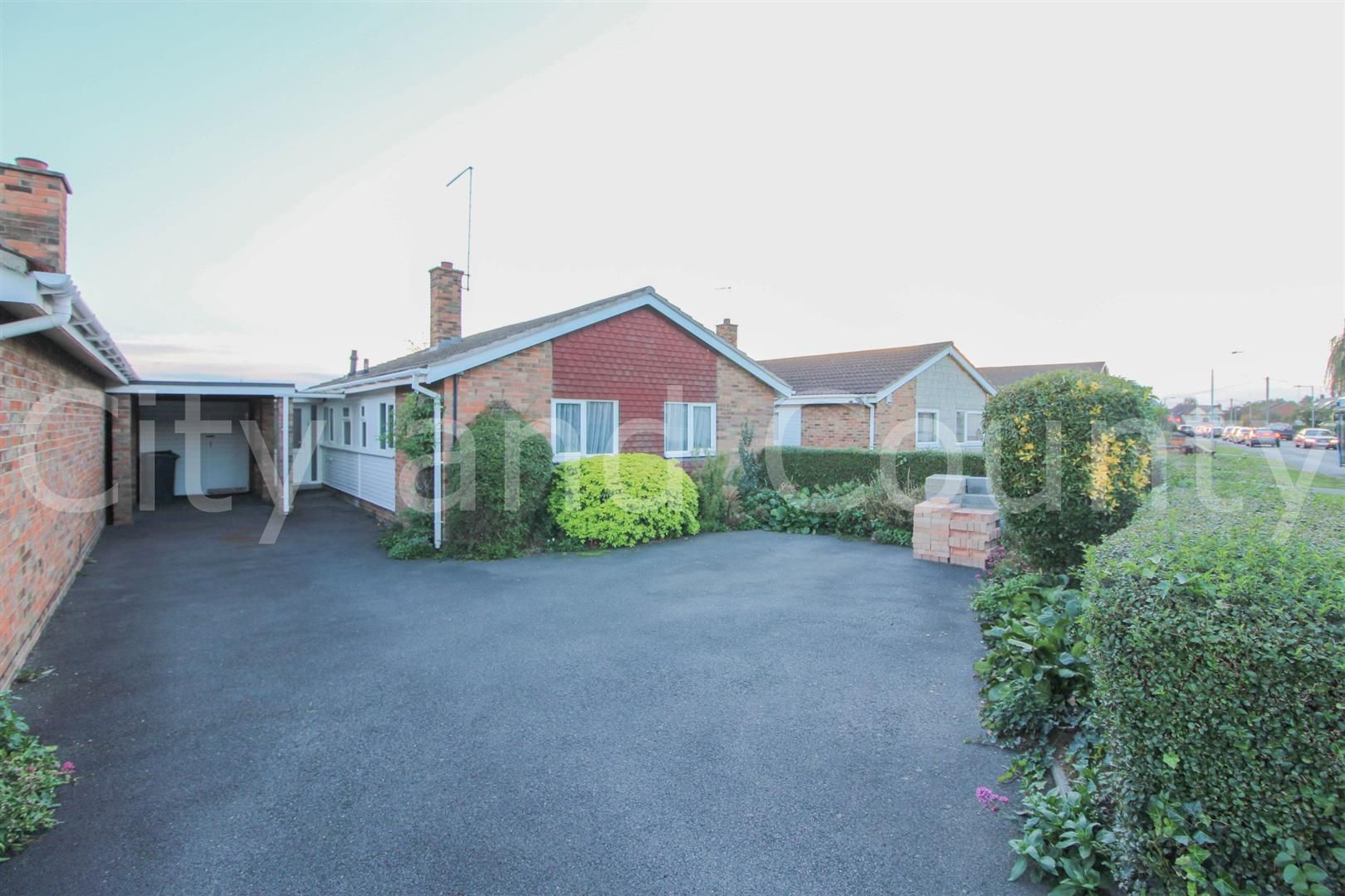 3 bed semidetached bungalow for sale in Coneygree Road, Stanground