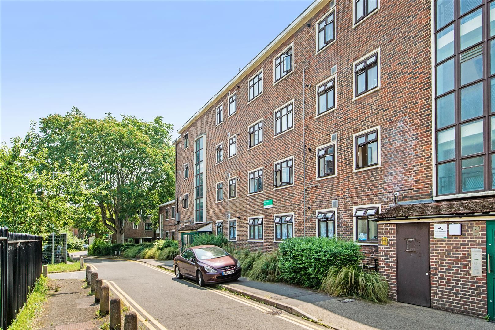 Lennox Road, Haden Court, Finsbury Park N4  