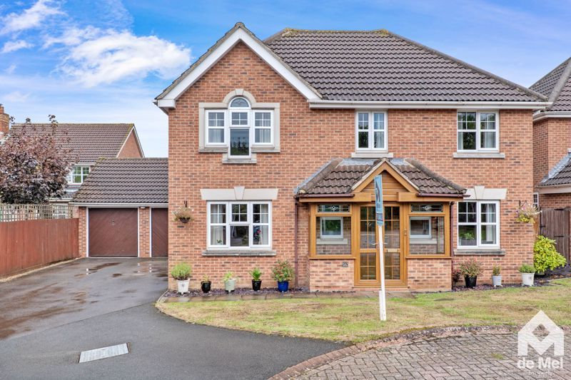 4 bed detached house for sale in Dumbleton Grove, The Reddings