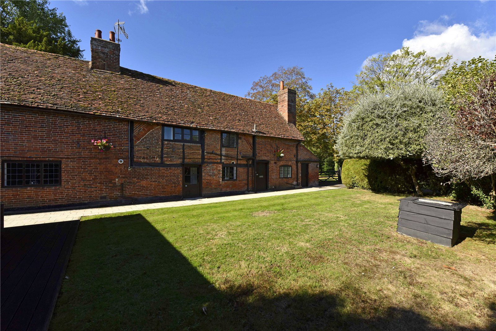 4 bed detached house to rent in Hurst Lodge, Broad Common Road, Reading