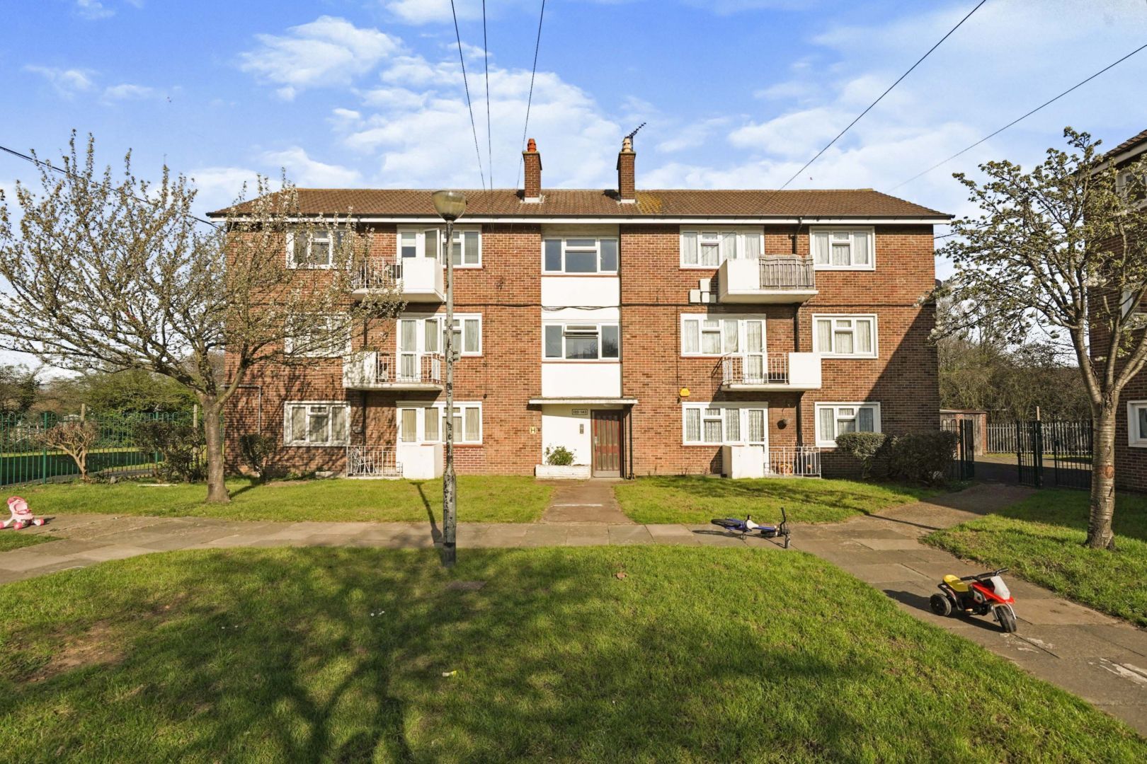 2 bed flat for sale in Rush Green Gardens, Romford RM7 Zoopla