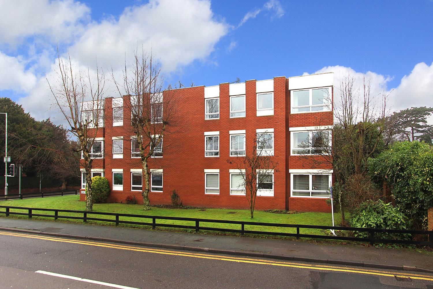 2 bed flat to rent in Mount Road, Tettenhall Wood, Wolverhampton WV6