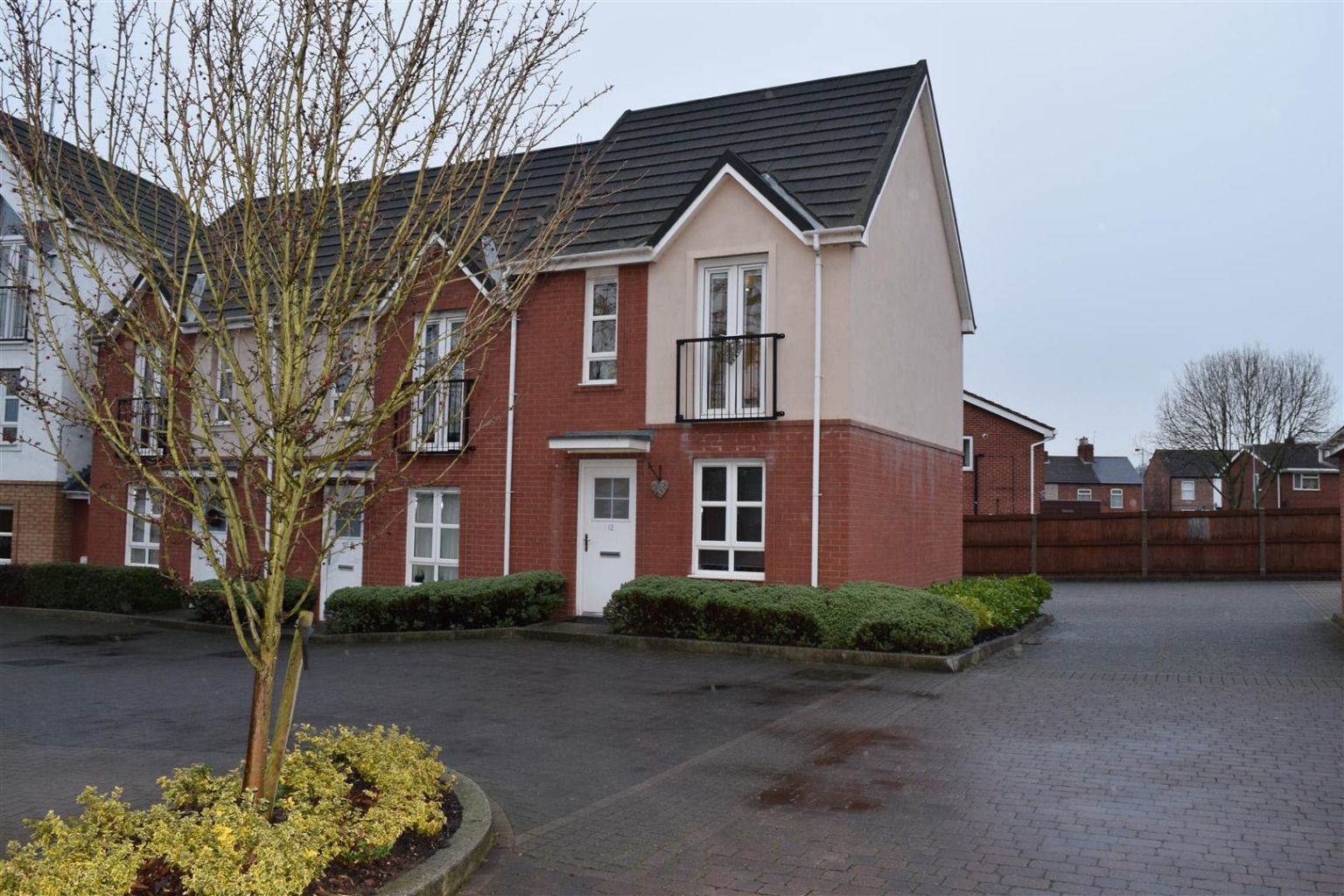 2 bed town house to rent in Heathlands Grange, BurtonOnTrent
