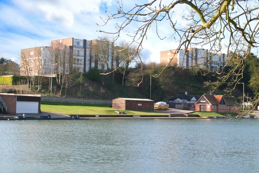 2 bed flat to rent in Hartslock Court, Shooters Hill, Pangbourne