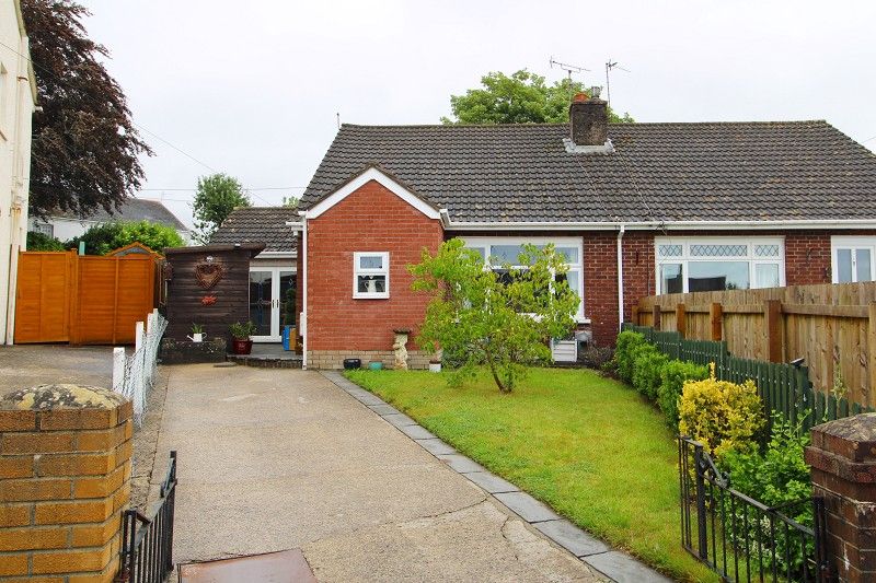4 bed semidetached bungalow for sale in PantYFfynnon, Pencoed