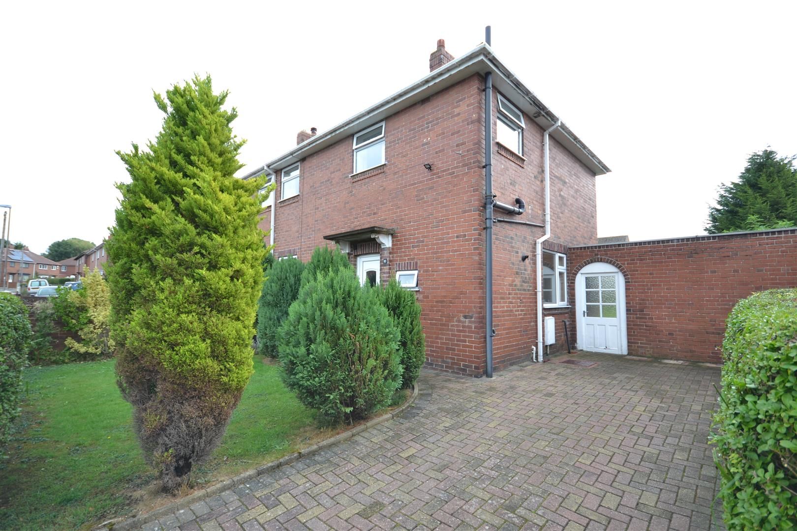 3 bed semidetached house for sale in Oak Crescent, Garforth, Leeds
