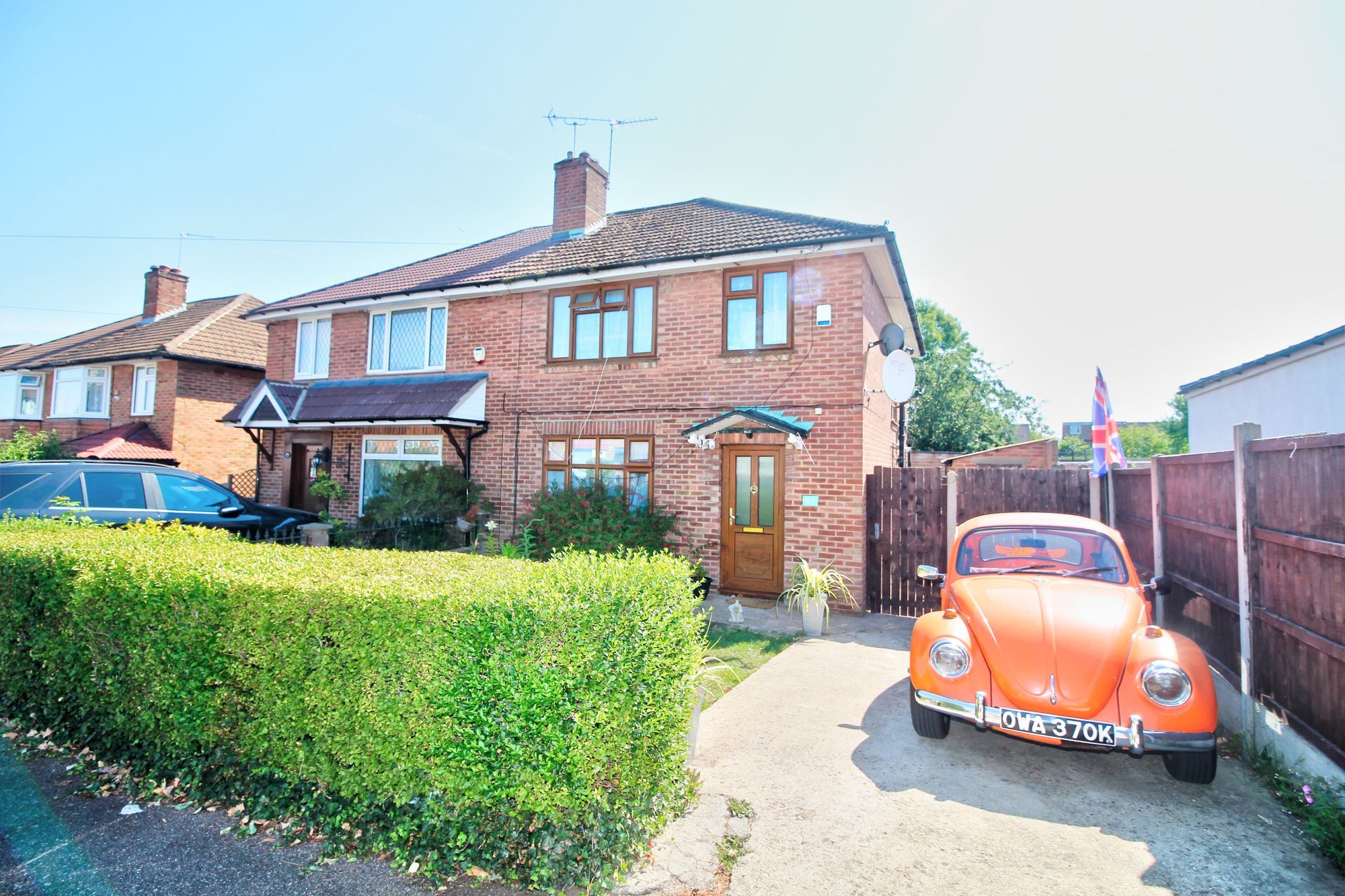 3 bed semidetached house for sale in Featherstone Gardens, Borehamwood