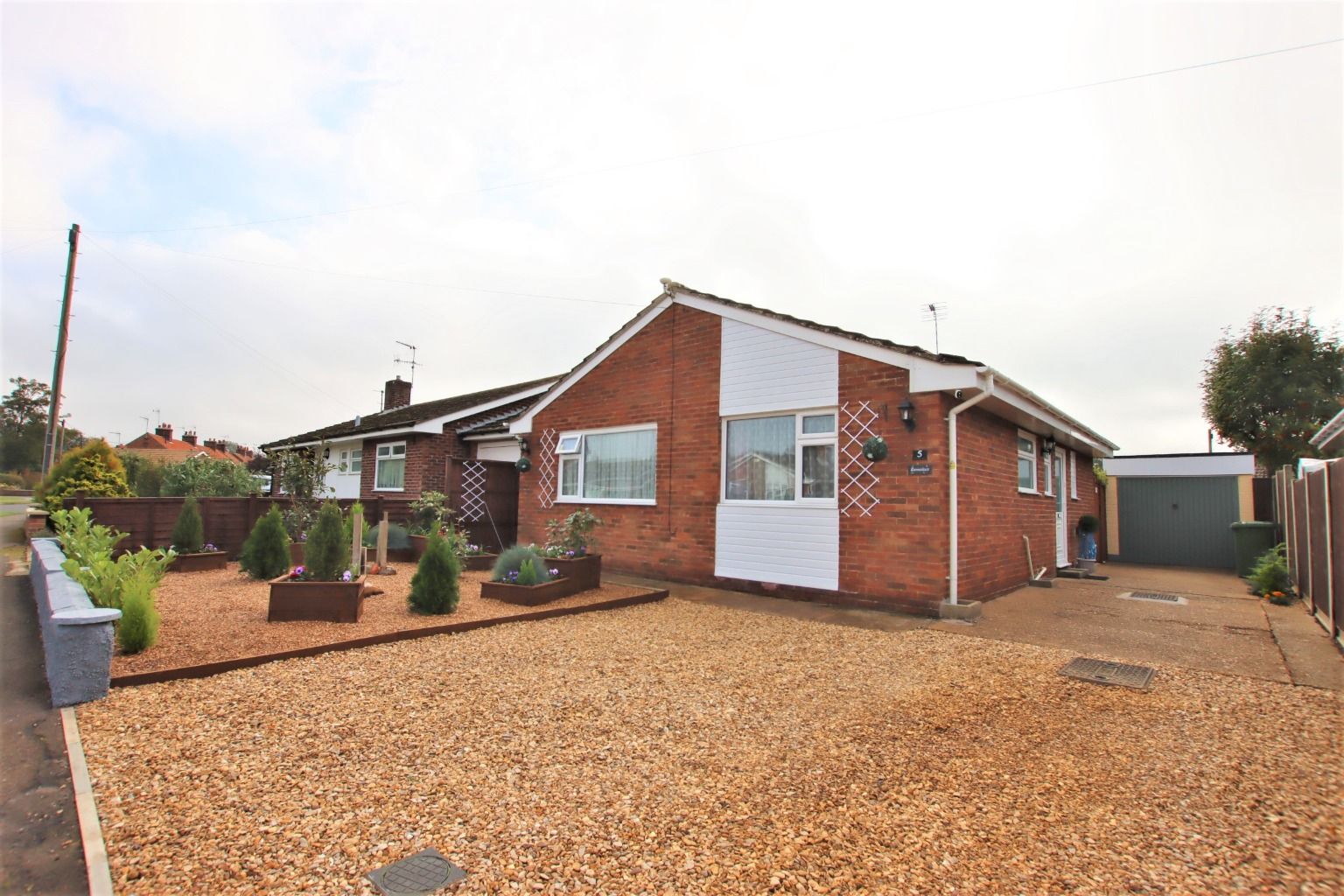 2 bed detached bungalow for sale in West Hall Road, Dersingham, King's