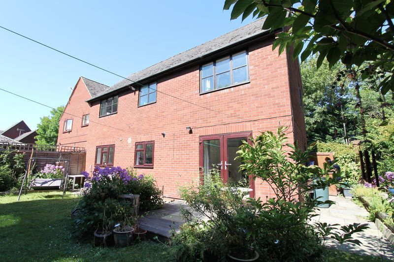 1 bed flat to rent in Grange Close, Godalming GU7 Zoopla