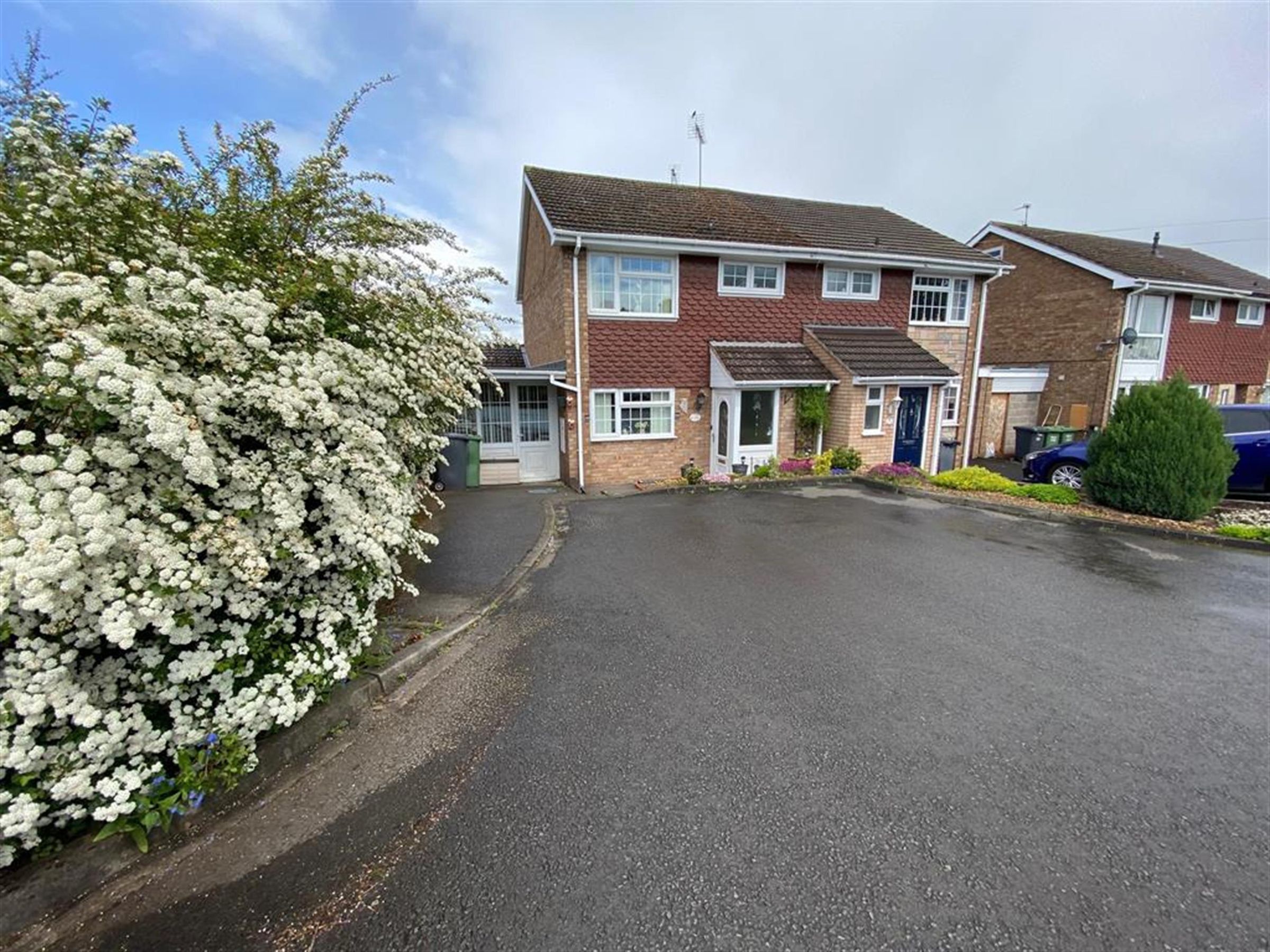 3 bed semidetached house for sale in Beaufort Avenue, Kidderminster