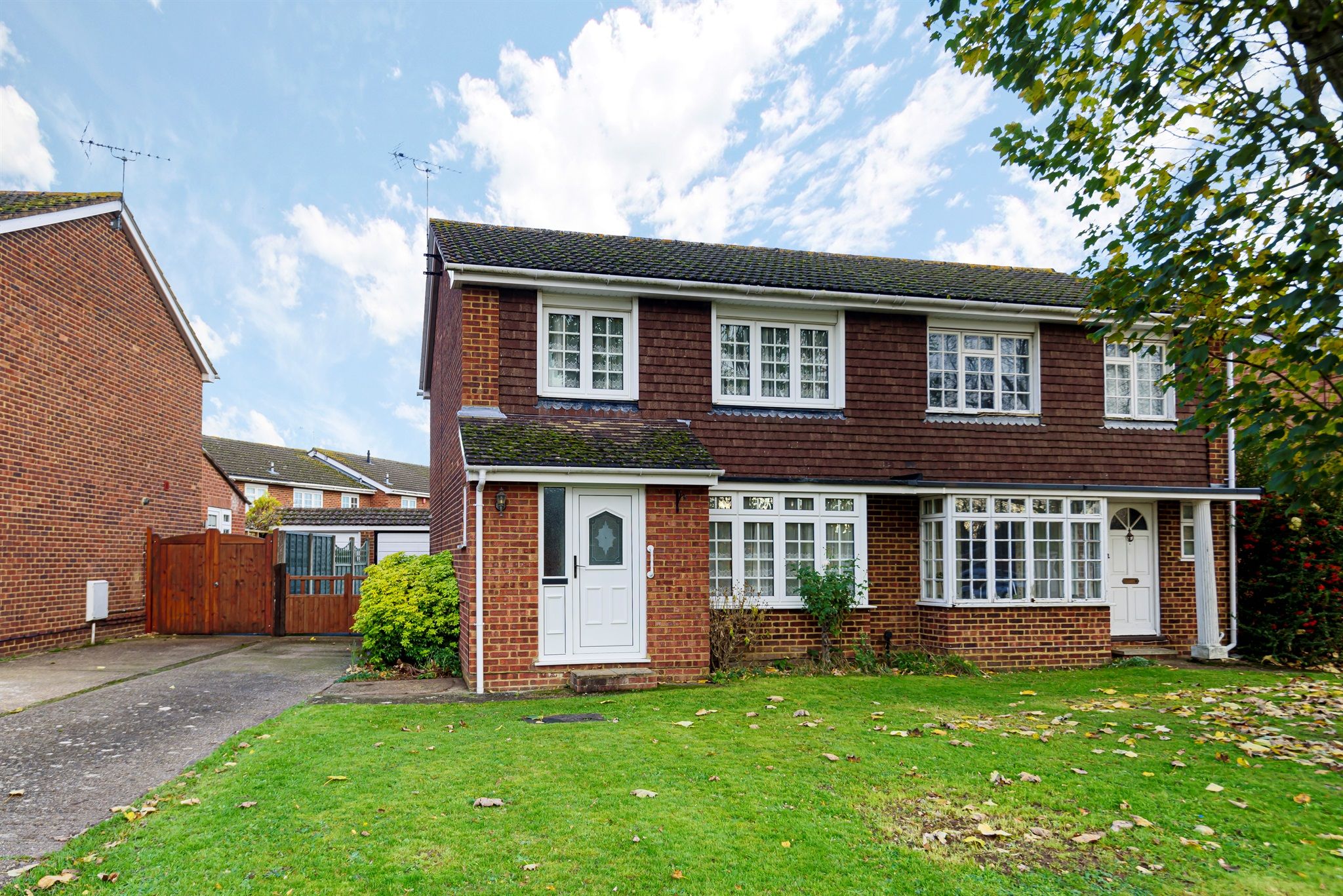 3 bed semidetached house for sale in Beverley Gardens, Maidenhead SL6