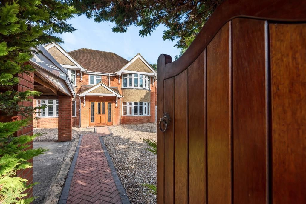 4 bed detached house for sale in Shinfield Road, Reading, Berkshire RG2