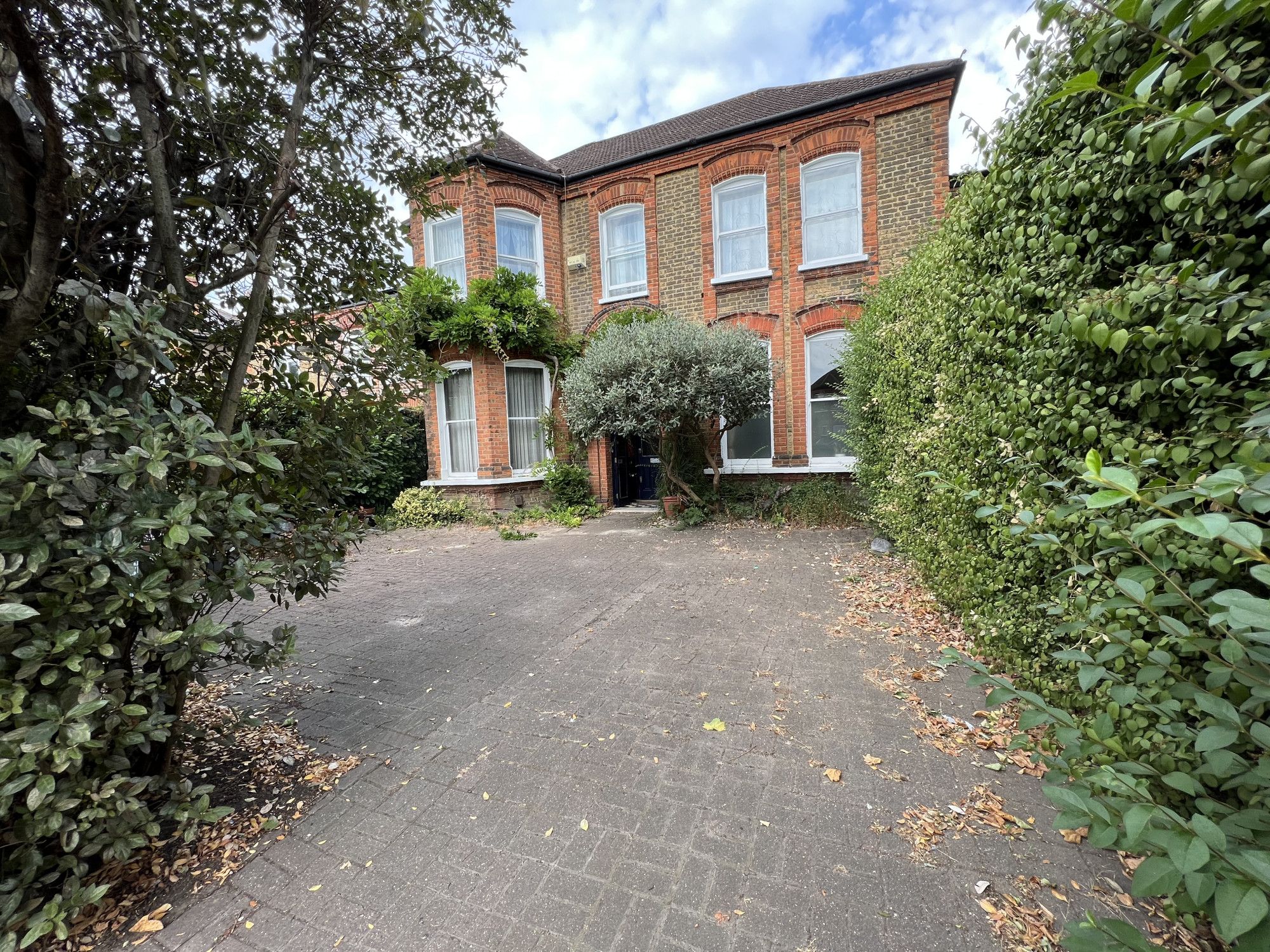 5 bed detached house to rent in Brownhill Road, London SE6 Zoopla