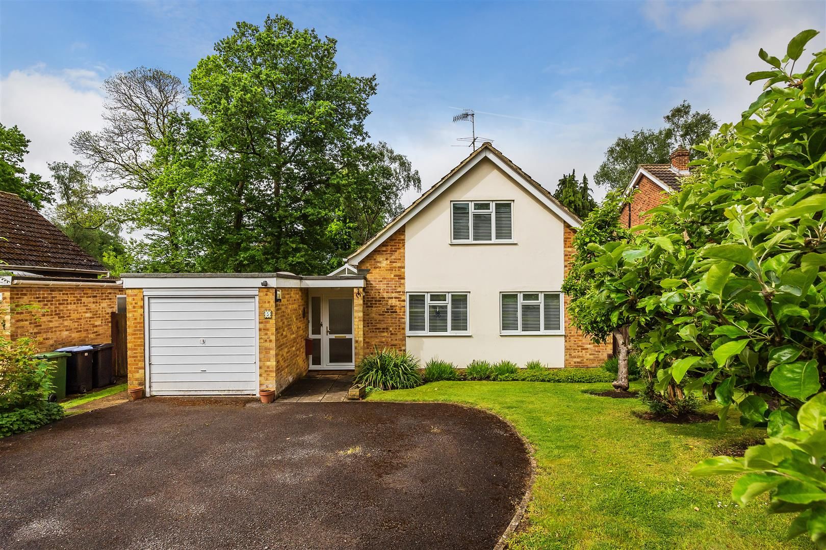 4 bed detached house for sale in Fox Close, Pyrford, Woking GU22 Zoopla