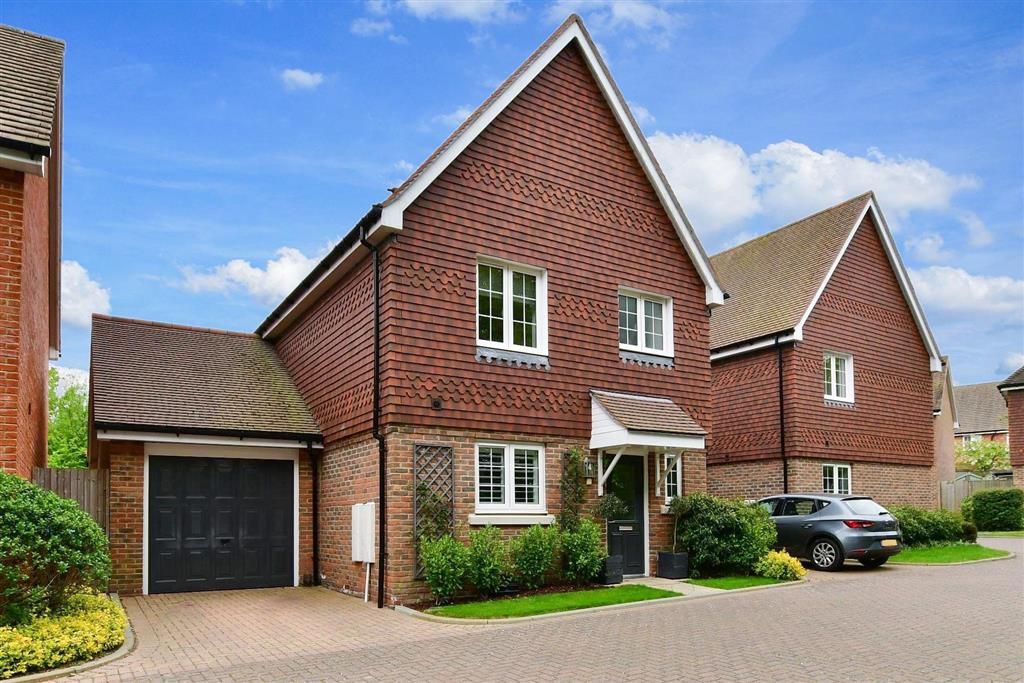 3 bed detached house for sale in Ardingly Lane, East Grinstead, West