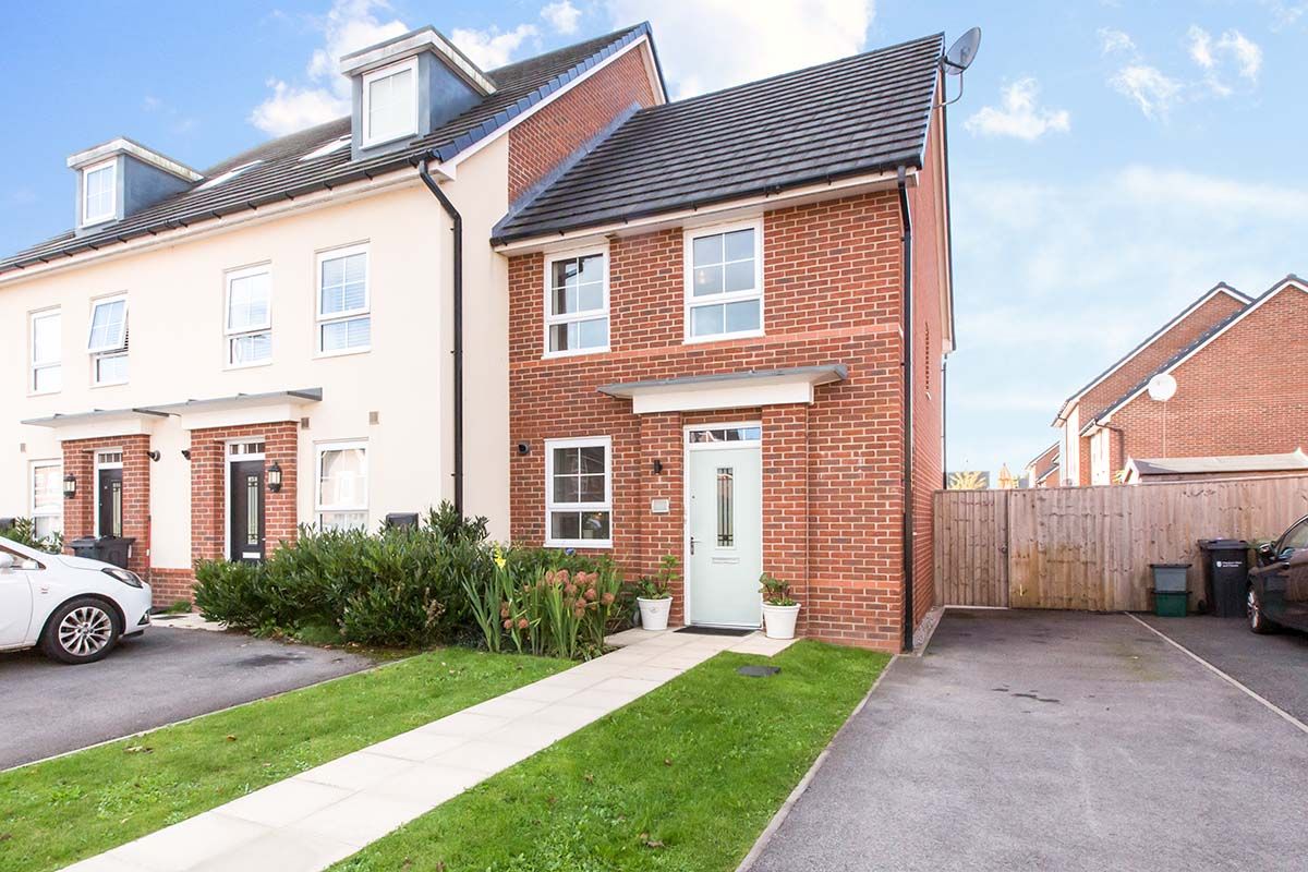 3 bed end terrace house for sale in Buttercup Crescent, Northwich, Cheshire CW8 Zoopla 3 bed end terrace house for sale in Buttercup Crescent, Northwich, Cheshire CW8 Zoopla