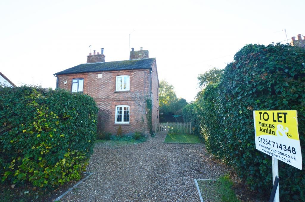 3 bed semidetached house to rent in Filgrave, Newport Pagnell MK16